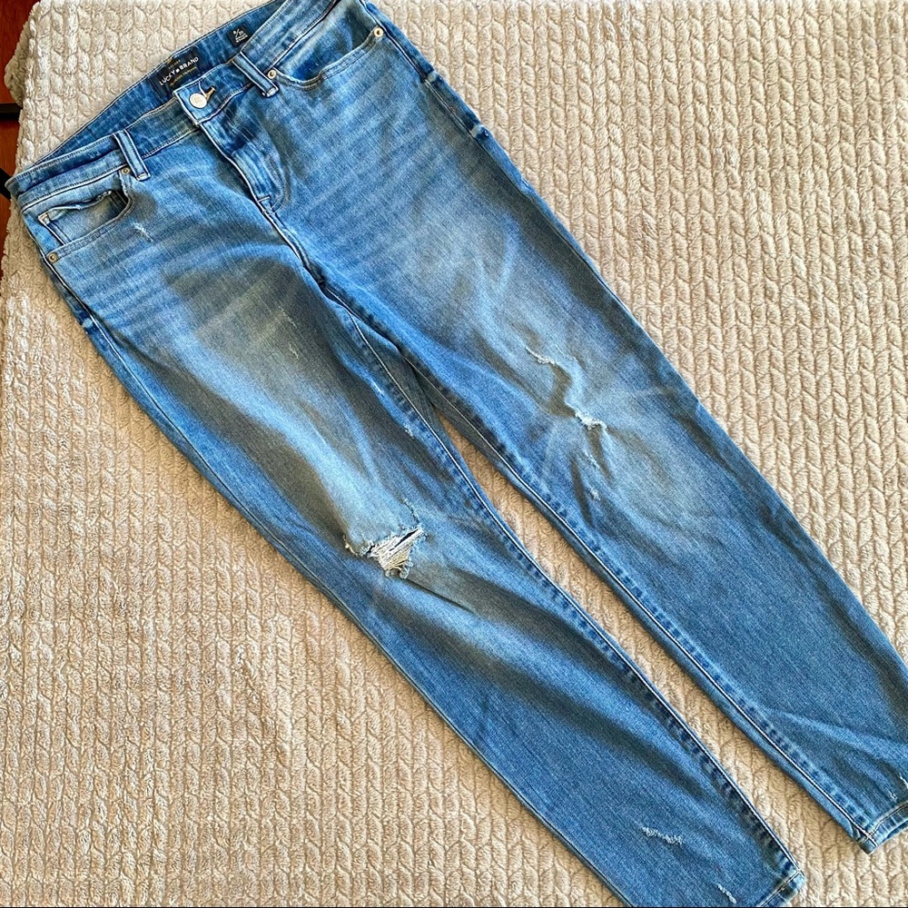 Lucky Brand Ava Skinny jeans with some holes and distressed detailing